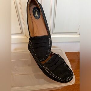 Clark’s Artisan black suede driver moc size 9M